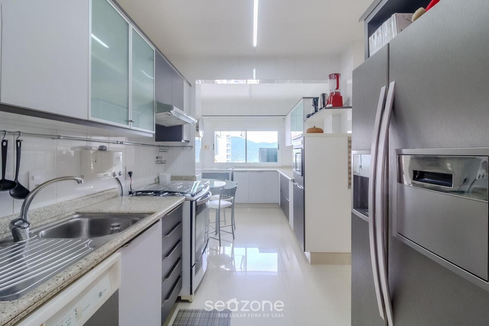 Apartamento Amplo Apto Com Excelente Vista Mar Etl2702